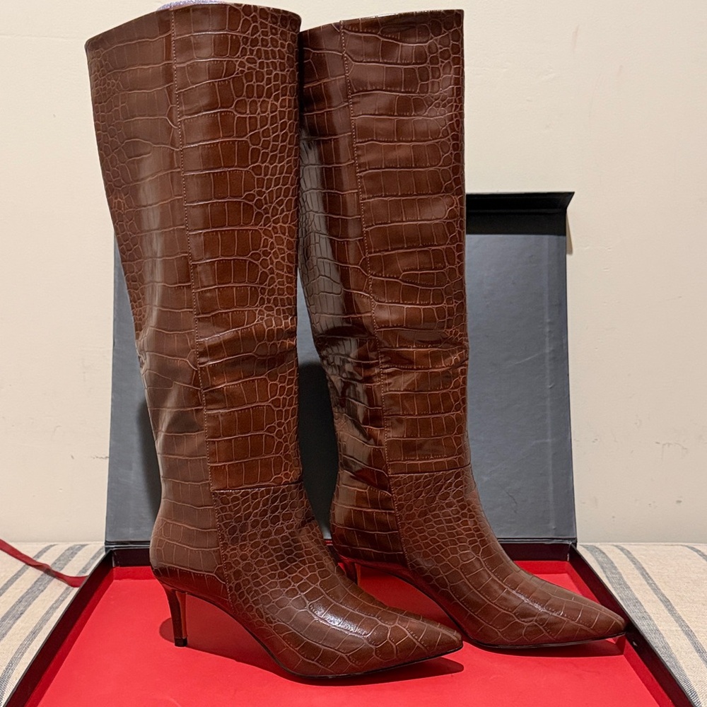 Wetkiss PRELOVED Elegant Brown Vegan Leather Crocodile Pattern Heeled Boots